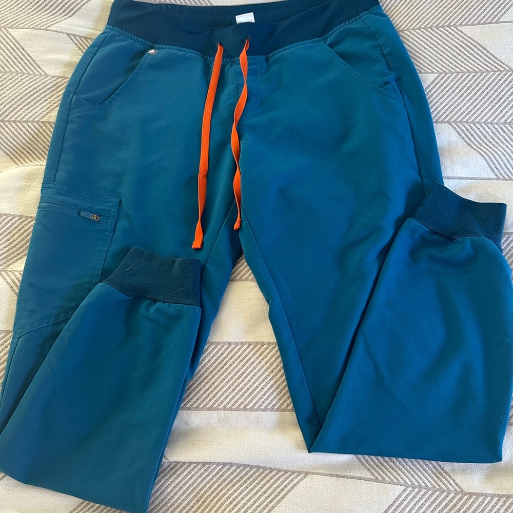 Figs Alps Blue scrub set